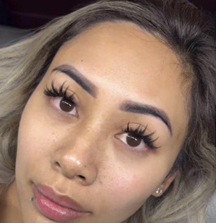 Wispy lash extensions